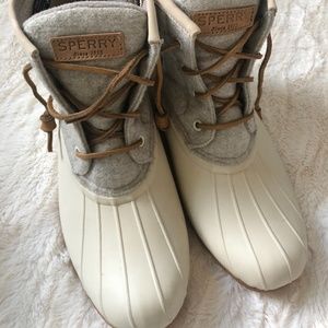 Sperry Off-White Duck Boots Size 9